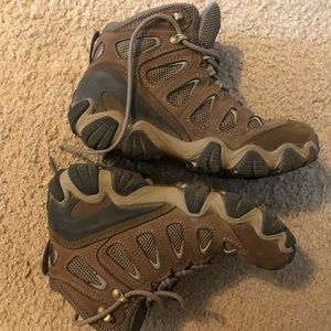 Oboz Sawtooth II Hiking Boots - 7.5 - like new!